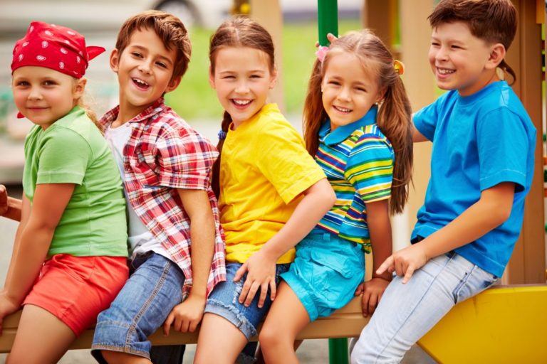 Gartenspielzeug für draußen Spielsachen für Kinder im Garten im Check